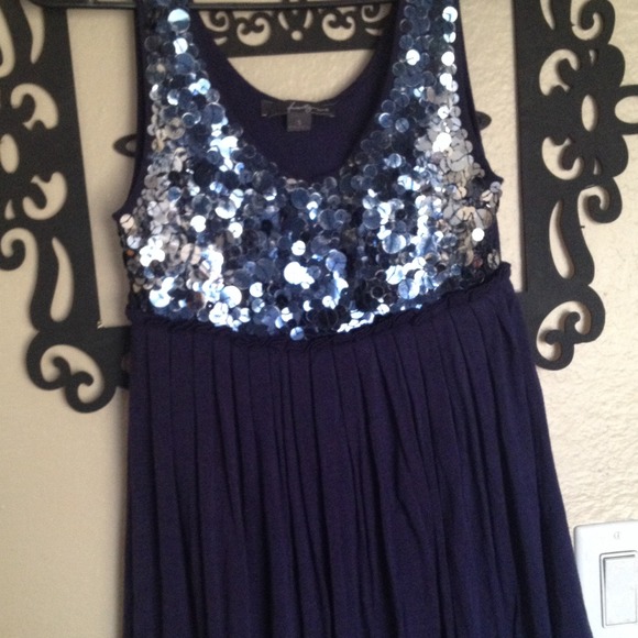🚫SOLD IN BUNDLE😍Cute Little blue sequin dress
