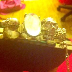 4 fingered black lace clutch with chain