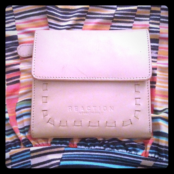 Kenneth cole beige wallet