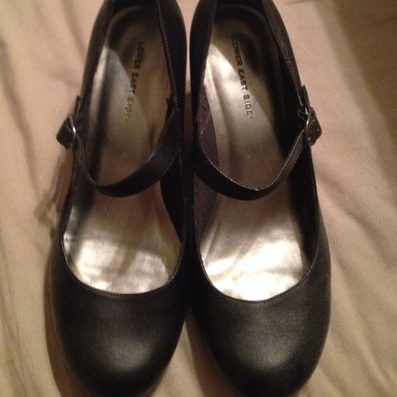 Black dress shoes