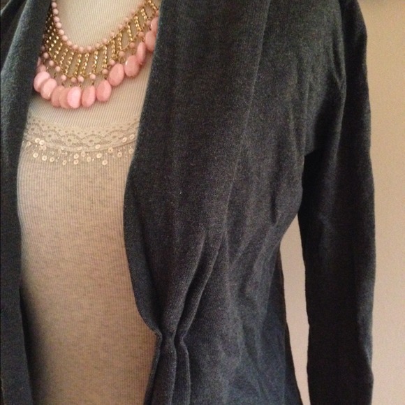 ⛔SOLD⛔️💕Lovely  GAP Cardigan💕 - Picture 2 of 3