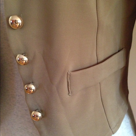 ⛔️SOLD IN BUNDLE🌼Stylish blazer in khaki color🌼 - Picture 2 of 5