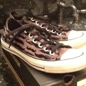 Converse mustache gray and black
