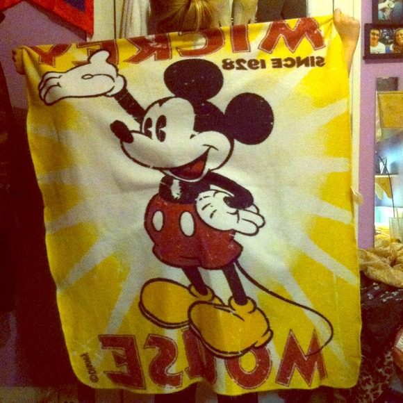 Mikey mouse fleece blanket