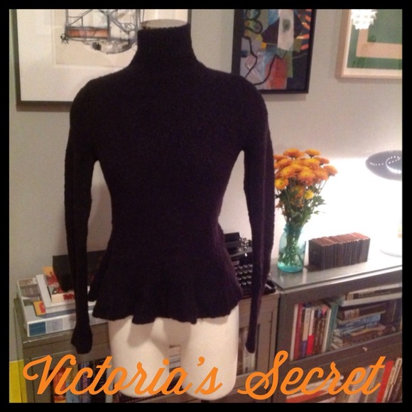 🎁GIFTED🎁Victoria's Secret black peplum sweater M