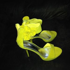Yellow pump