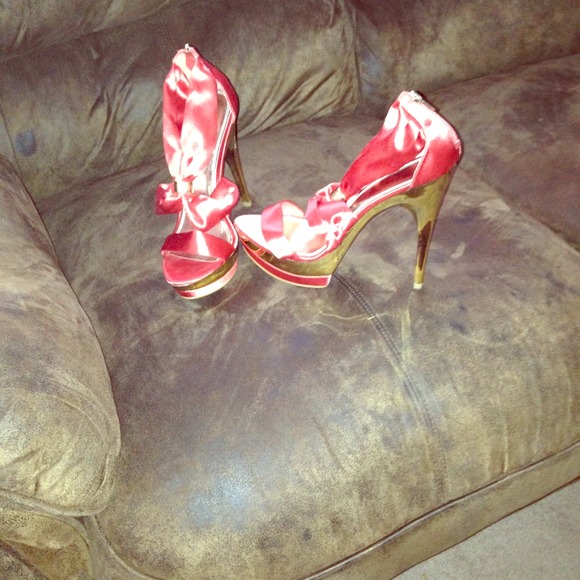 Orange pump