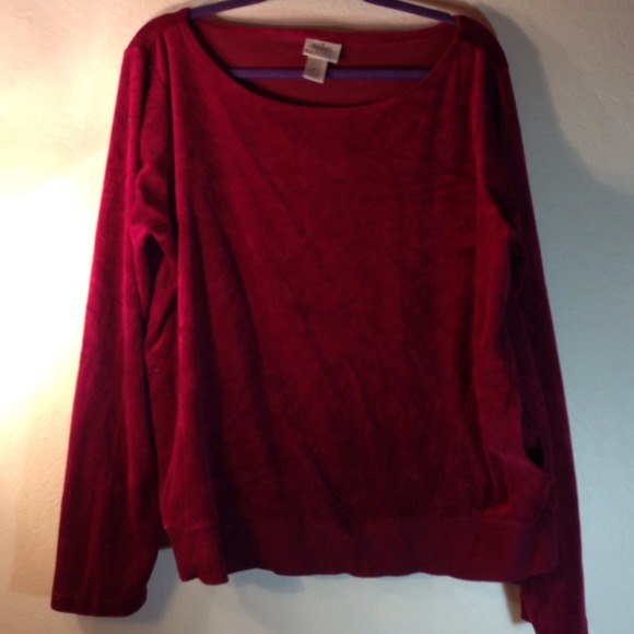 Velour red sweater with pockets