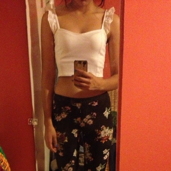 Nasty Gal White Cropped Top⬇️