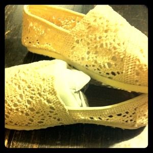 Cream knitted TOMS