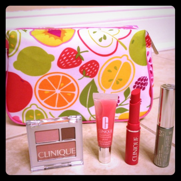 ⛔Sold⛔Clinique Make up Cosmetic Bundle set