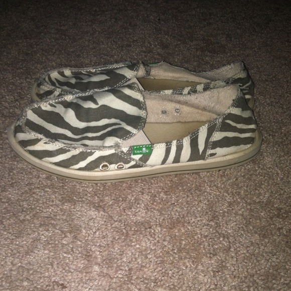 Sanuk's - Picture 3 of 4