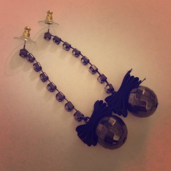 Dangly black earrings - Picture 1 of 4
