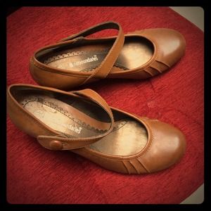 Brown Mary Jane pumps