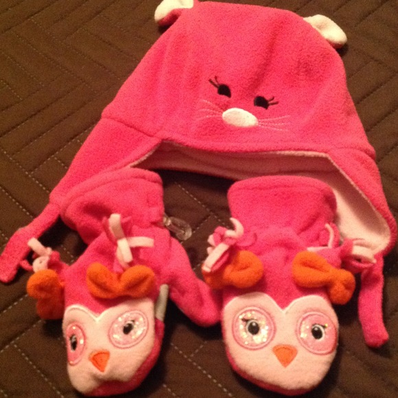 Baby beanie and mittens 12-18 mo