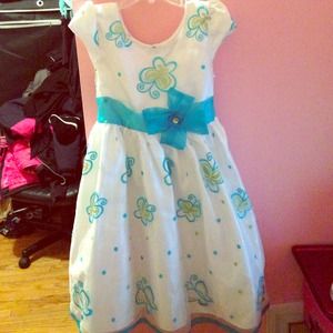 A blue, green & white flower puffy dress