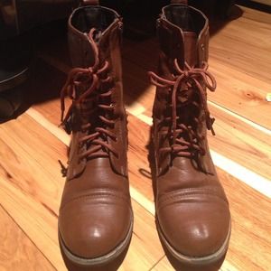 Brown boots. Good condition