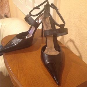 🔥🔥REDUCED🔥Black J Renee leather and patent pump