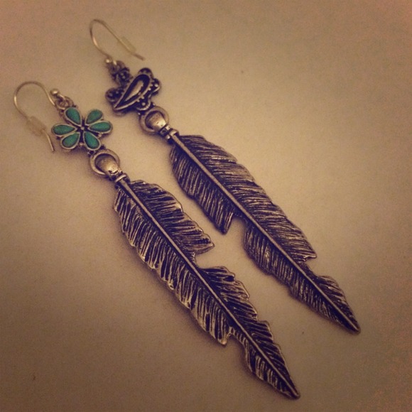 ❌SOLD!!❌ Lucky Brand Feather Earrings