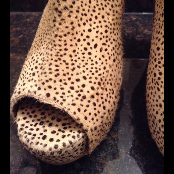 ❌SOLD❌ 🎉Host Pick🎉 Jeffrey Campbell Booties - Picture 3 of 4