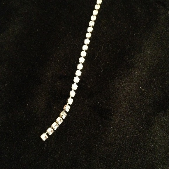 Crystal Y Necklace - Picture 2 of 3