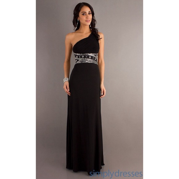 Black prom dress - Picture 2 of 3