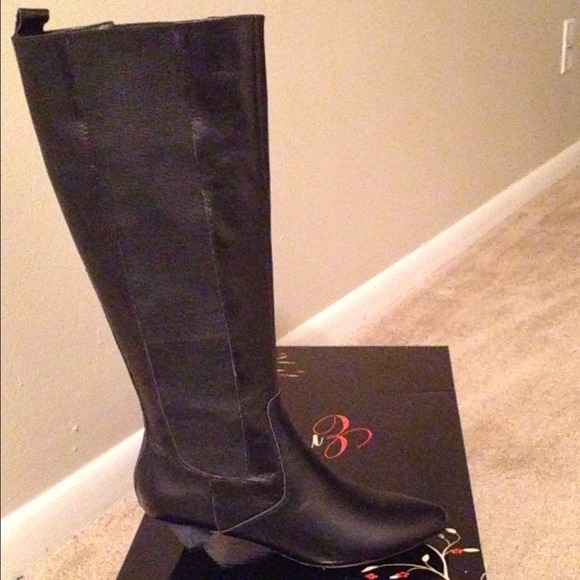 ❗️Reduced❗️Brand New! Black leather side zipped.