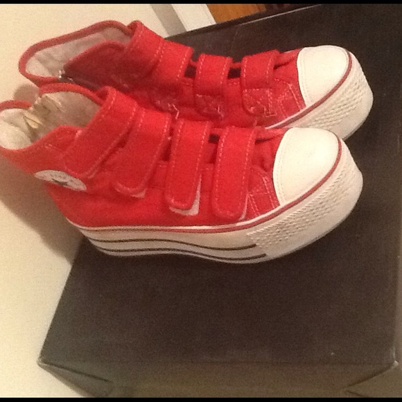 Max star platform converse