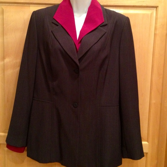 Dress barn pant suit with polyester shirt