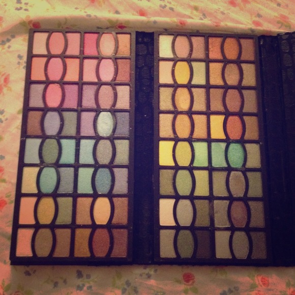 Eyeshadow pallet
