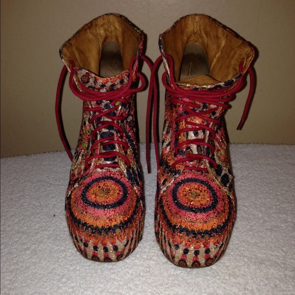 🚨SOLD🚨Jeffrey Campbell Red Feather Lita's - Picture 3 of 4