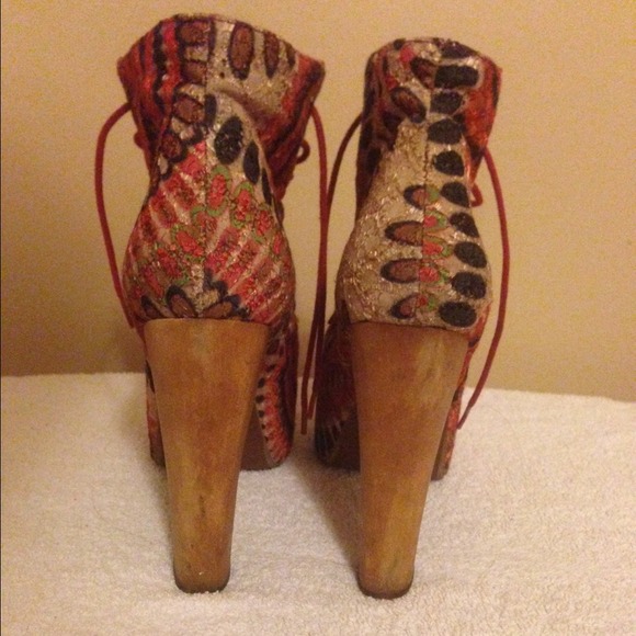 🚨SOLD🚨Jeffrey Campbell Red Feather Lita's - Picture 4 of 4