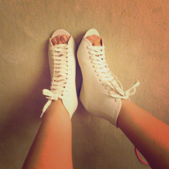 Brand new 1.5" lace up wedged shoes