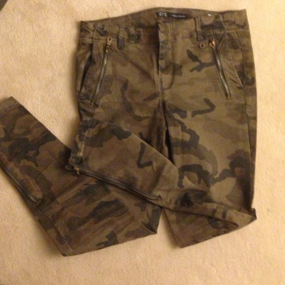 Zara camo pants sz 6