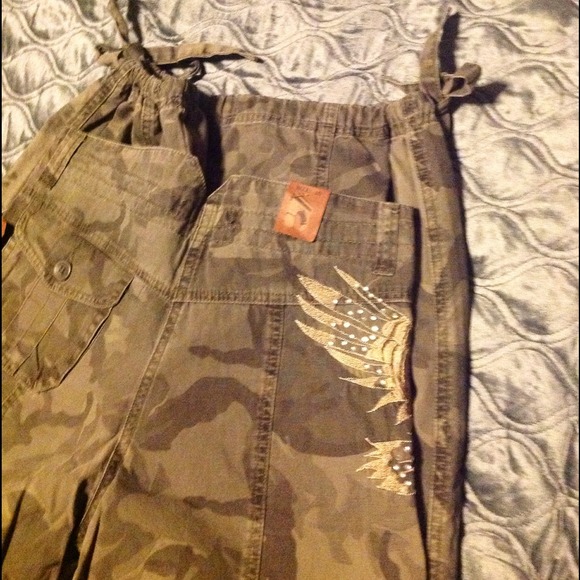 Camouflage pants with feminine beading and ties - Picture 2 of 4