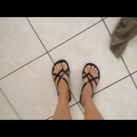 *****REDUCED**** Black strappy flat sandal