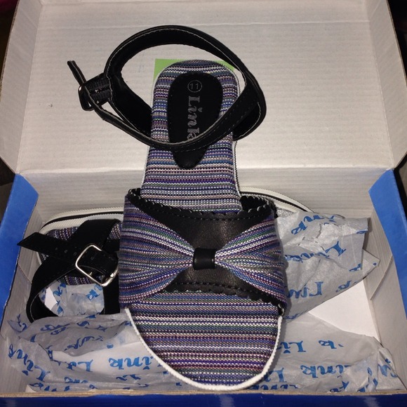 Girls' sandals