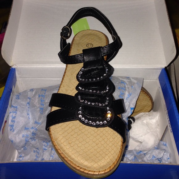 Girls' sandals