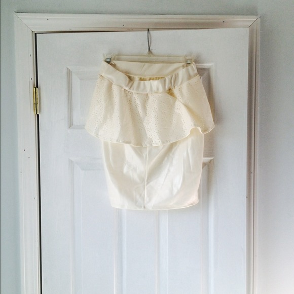 🎀 🎉HOST PICK🎉✨New! NWOT peplum skirt - Picture 3 of 3