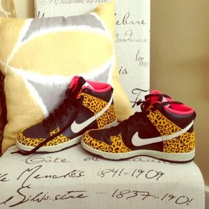 Super cute Nike cheetah dunks