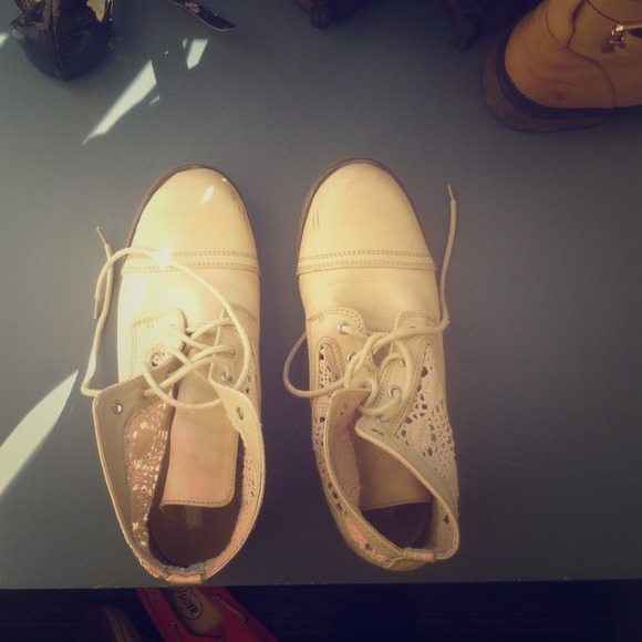 urban outfitters lace boots