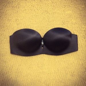 🚫SOLD!🚫🎀VICTORIAS SECRET STRAPLESS BRA🎀