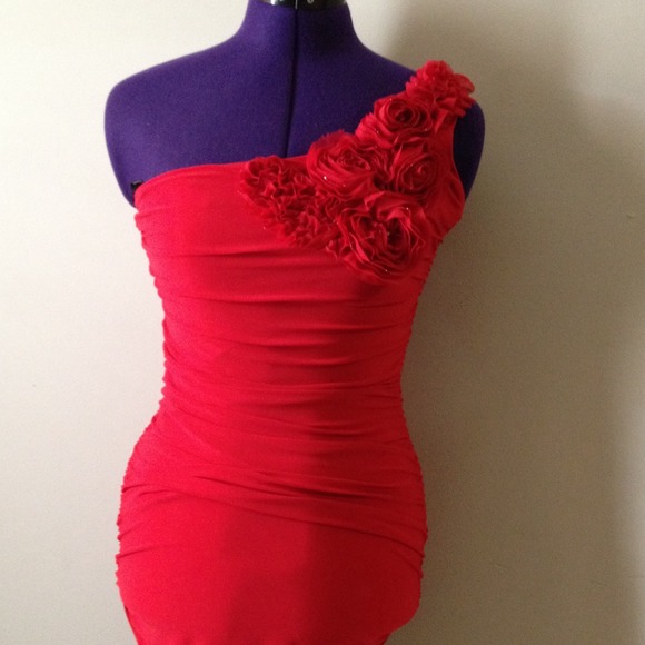 🚺 RED ONE ARM DRESS 🚺 BY BODY CENTRAL💋