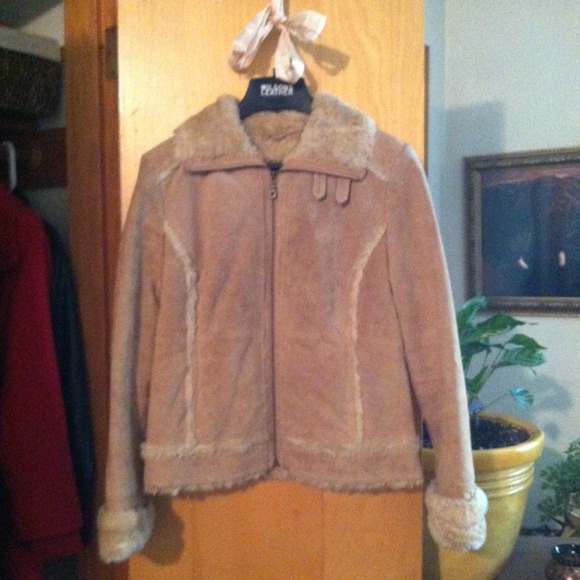 Beige leather coat, faux fur trim