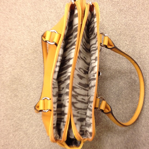 🚺NEW DIRECTION HANDBAG🚺 - Picture 2 of 3