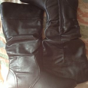 Size 8 black leather boots