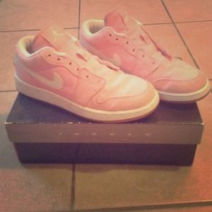 ⚡️PINK AIR JORDAN RETRO 1s ⚡️
