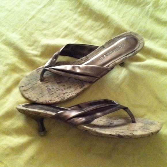 Bronze kitty heels sz 6.5