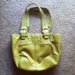 COACH - Pea green leather purse