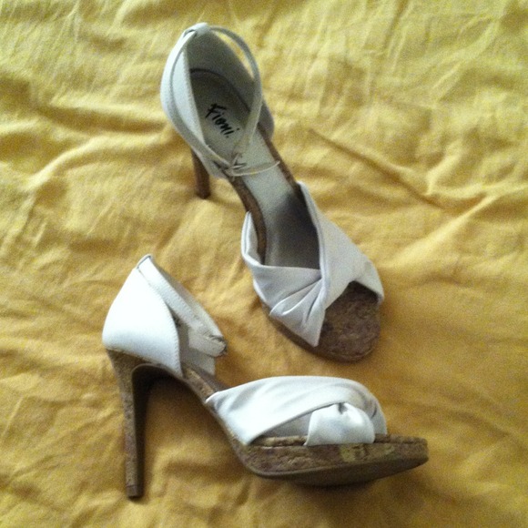 White heels sz 6